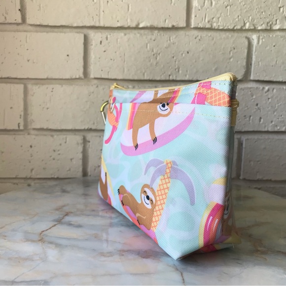 Thirty One Clear Clip Pouch Pool Day Sloths - Picture 10 of 14